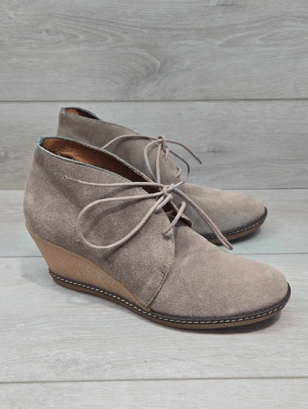 Donald J Pliner Women's Harmony Taupe Suede Wedge Ankle Boots Shoes Sz 8M